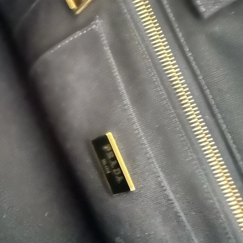 Prada Bag with Entrupy Certification - Picture 5 of 11